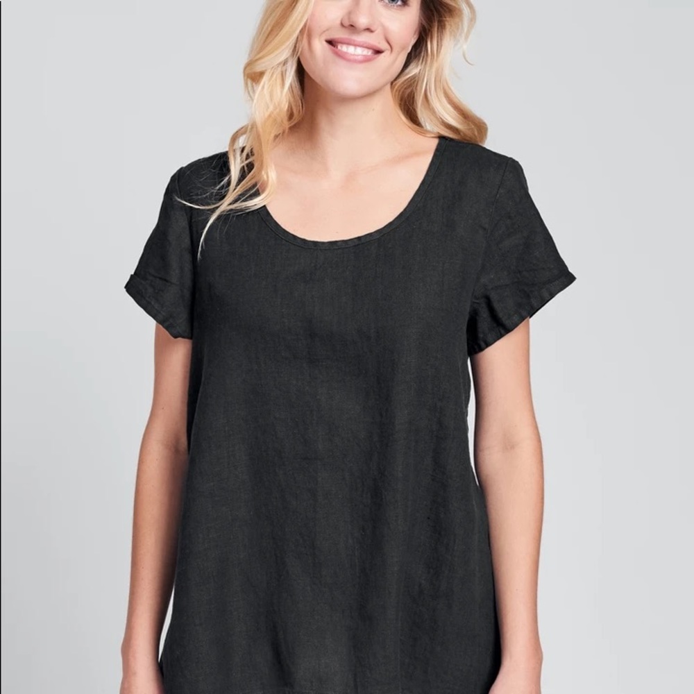 Flax black shortsleeved top